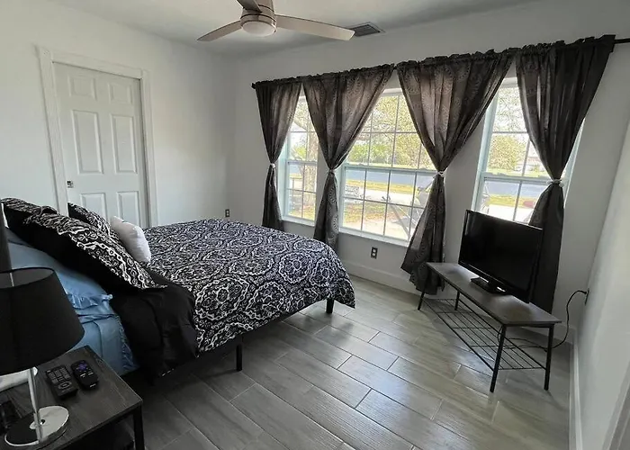 Port Saint Lucie A Little Piece Of Heaven- Peaceful Lake View Apartment- 1 Min From I95 And Turnpike
