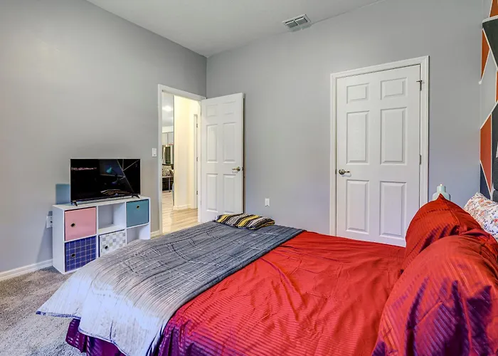 Spacious Home Near Dtwn Psl: Travel Nurses Welcome